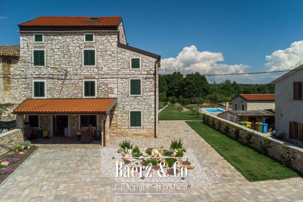 photo 8 Istria, Umag, authentic Istrian stone house 260 m², surrounded by greenery, 1349 m² garden